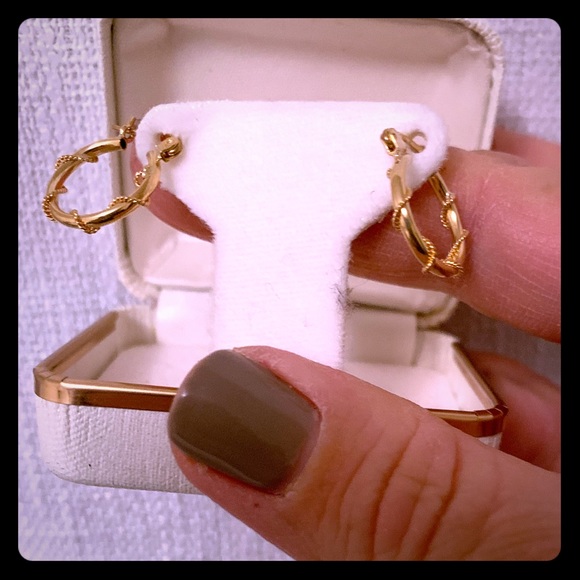 Jewelry - 14k gold small hoop earrings